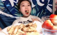 草莓小姐姐和橙子小姐姐,甜蜜碰撞，共绘美好篇章